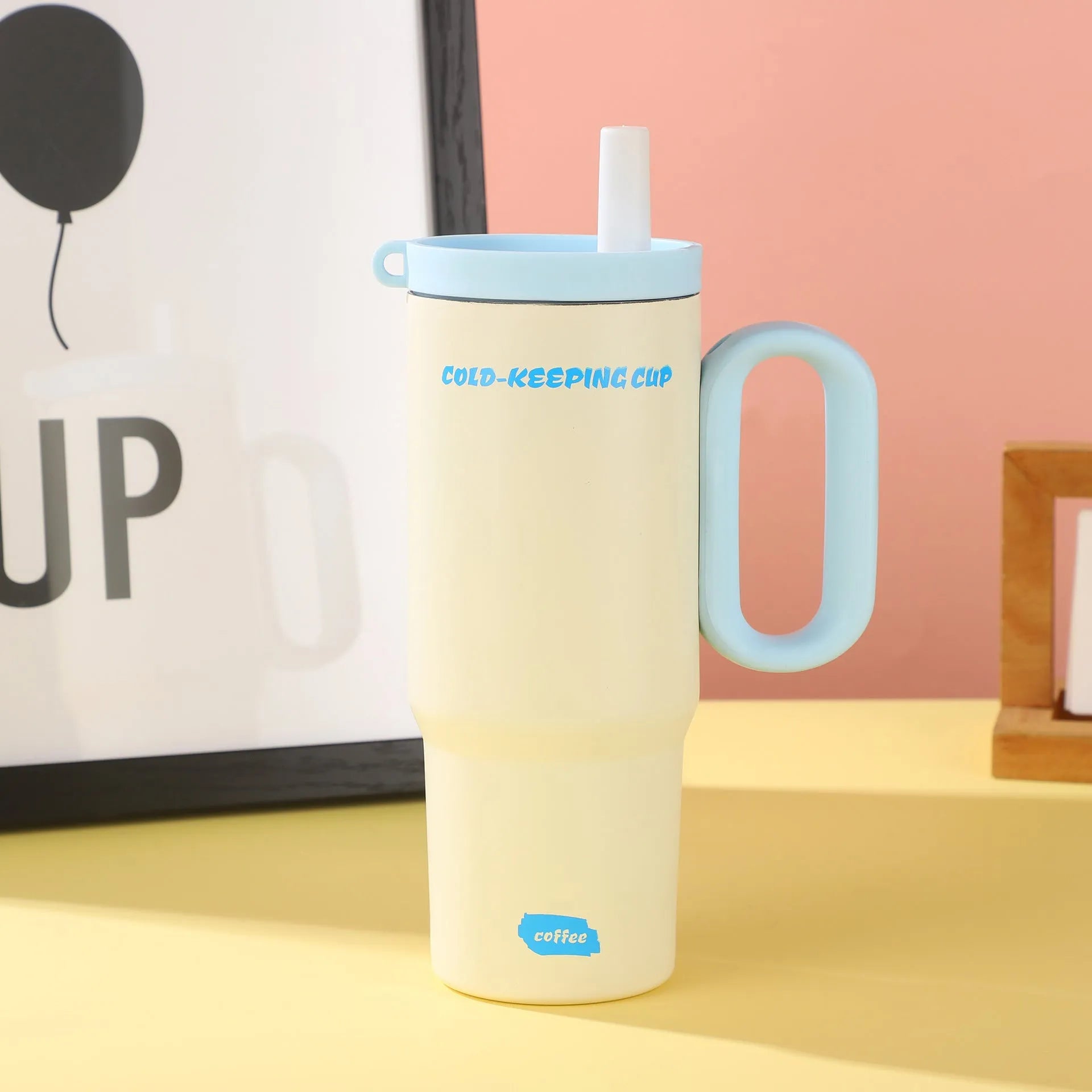 Large capacity straw cup with handle in choice of five colours for portable cold storage and heat preservation