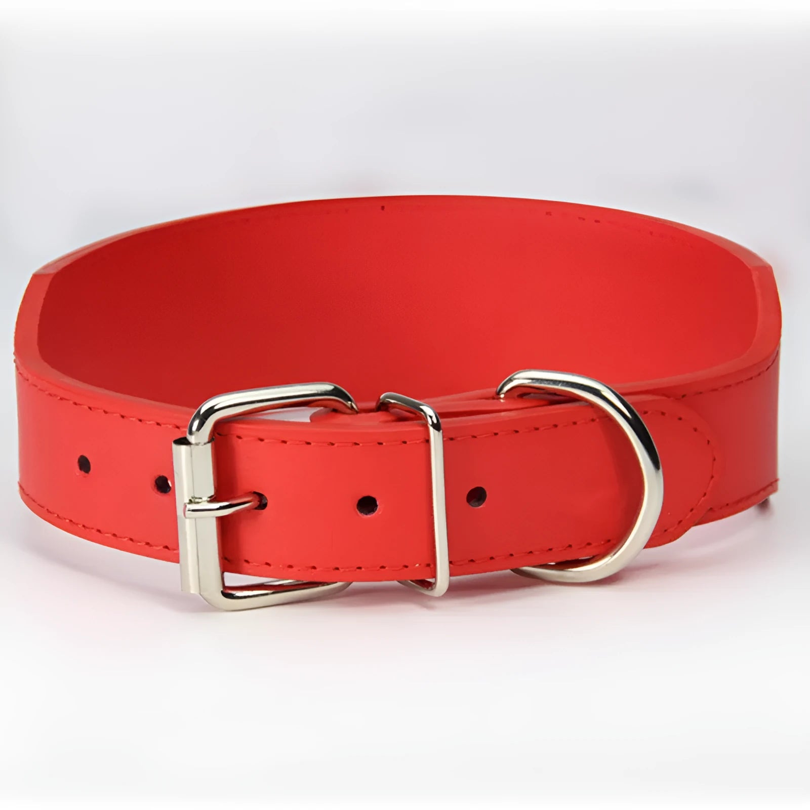 Large fish-shaped leather dog collar in red, blue, black, pink, or brown on a size chart.
