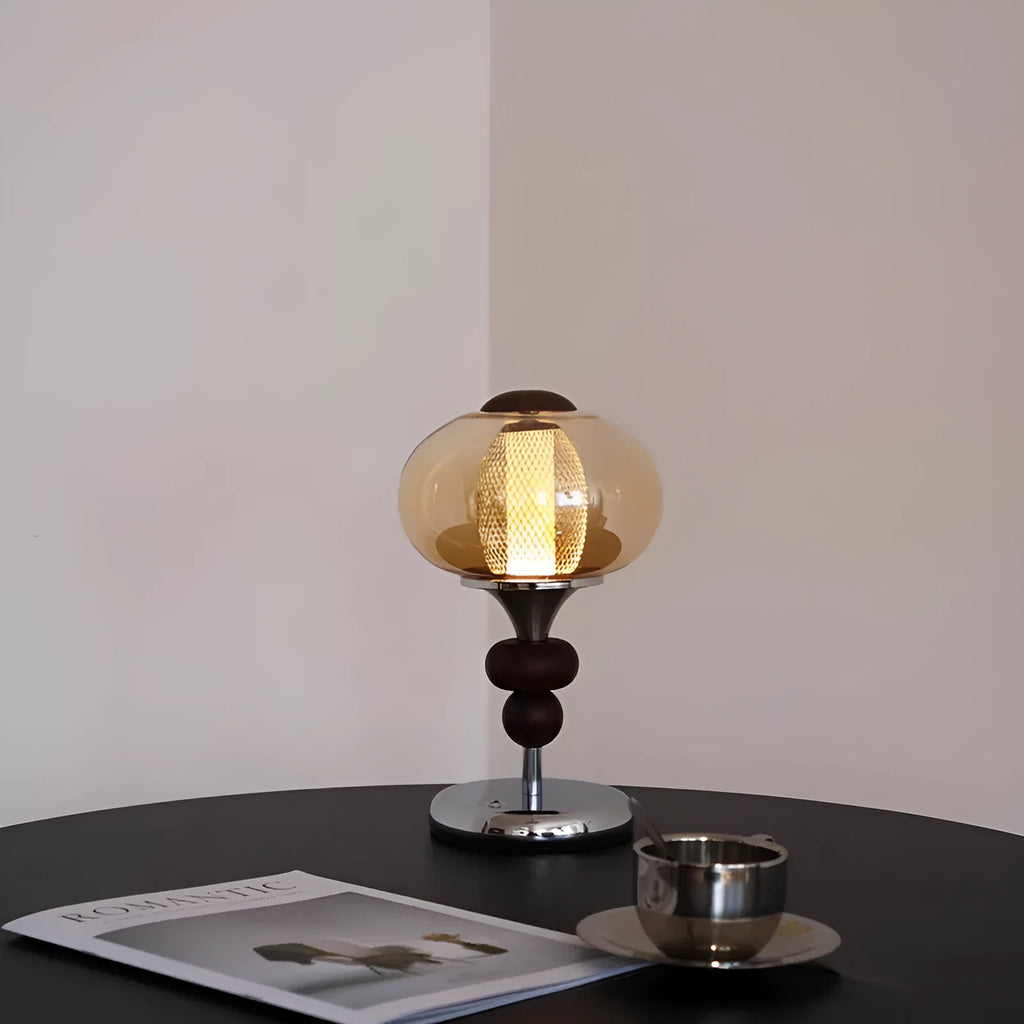 Solid wood palace table lamp with retro design and USB rechargeable power