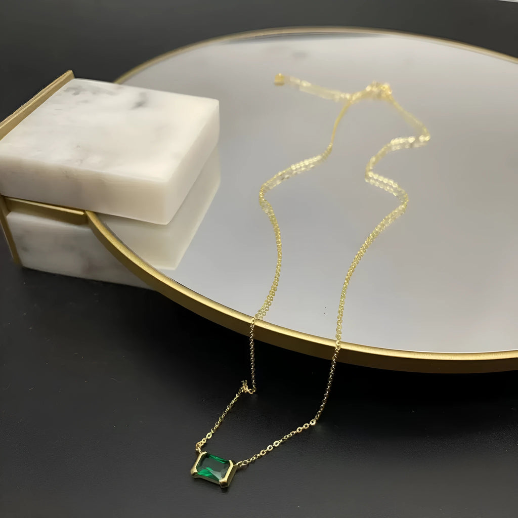 Women's gold-plated geometric quadrilateral pendant necklace with inlaid cubic zirconia stones