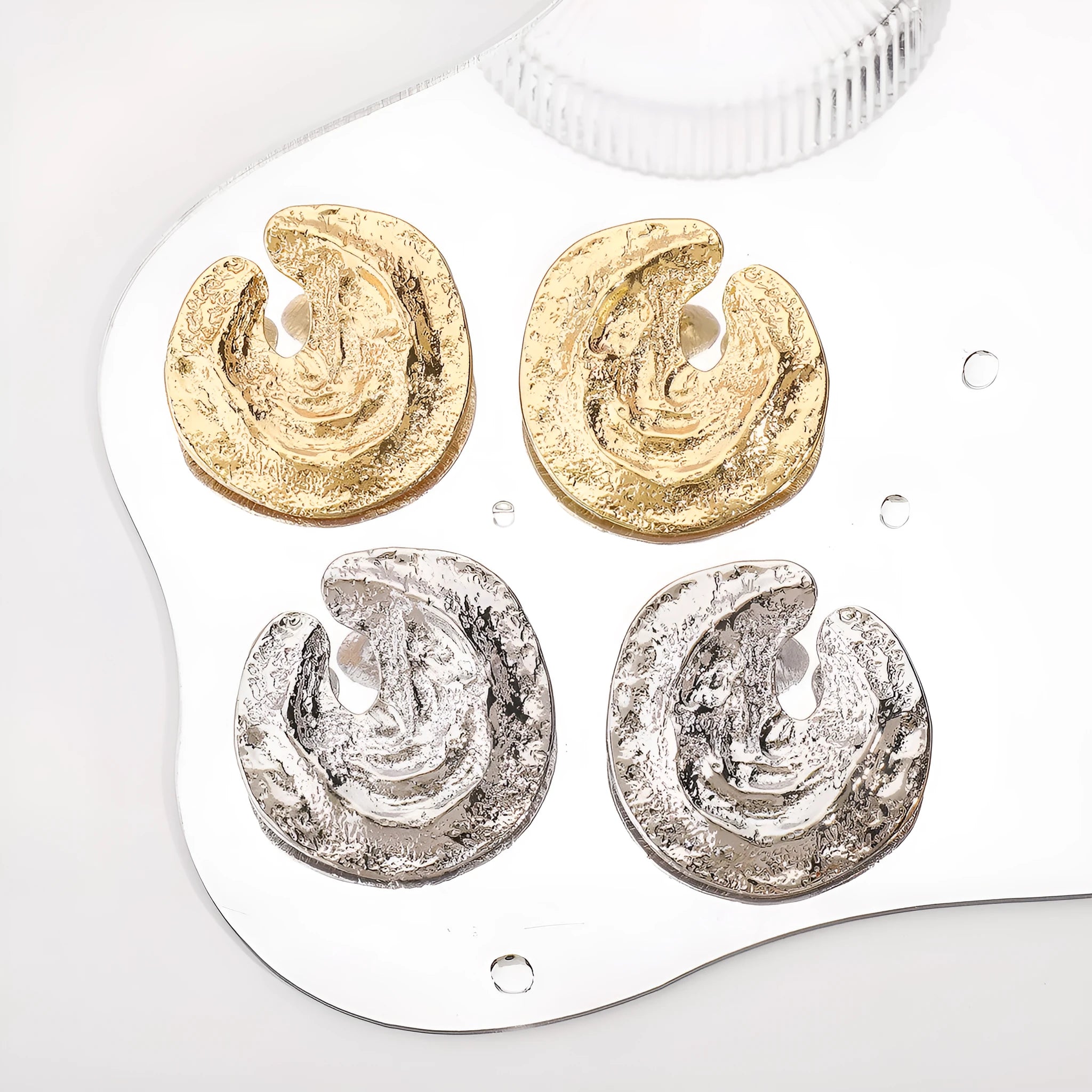 Women's exaggerated geometric earrings with pleated design and textured surface in gold or white K colour
