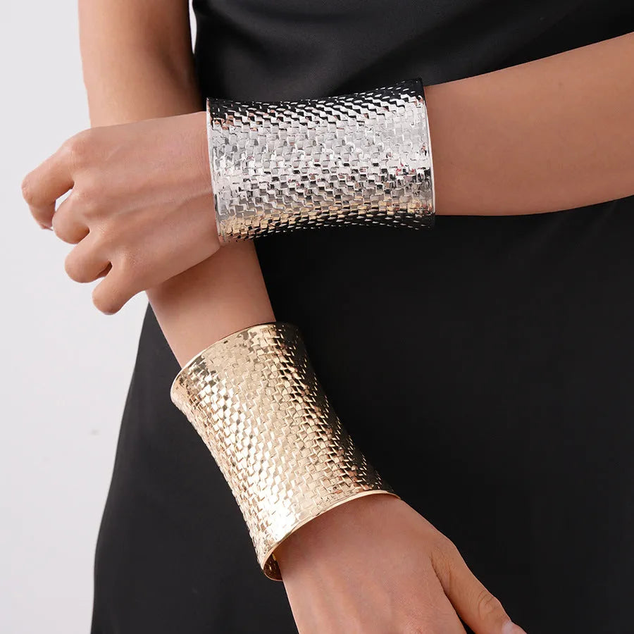 Women's vintage gold or silver metal bracelet with exaggerated round design