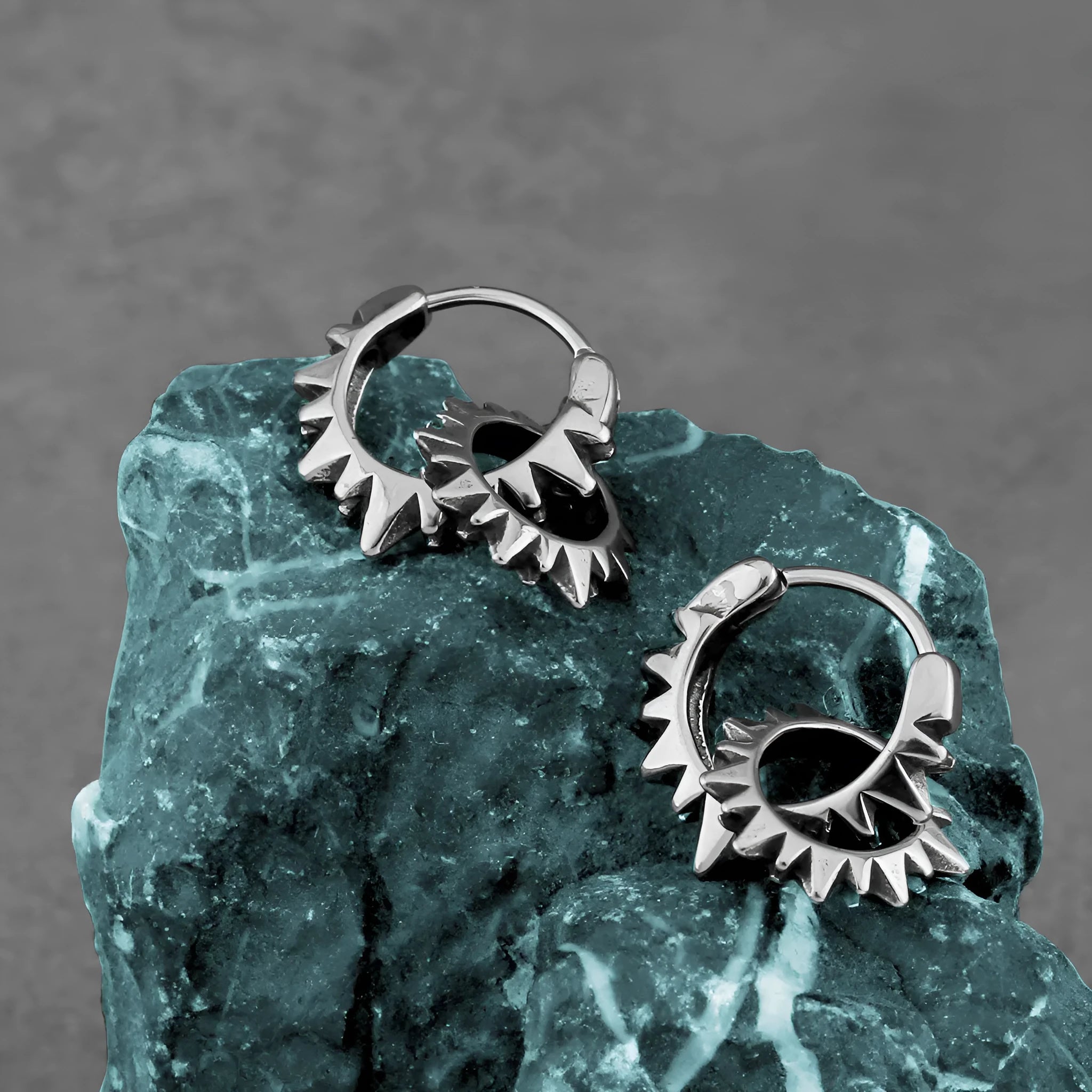 Stainless steel retro round hoop earrings with polished surface in steel colour