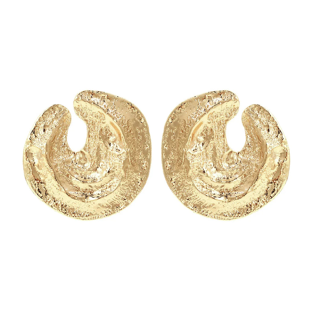 Women's exaggerated geometric earrings with pleated design and textured surface in gold or white K colour