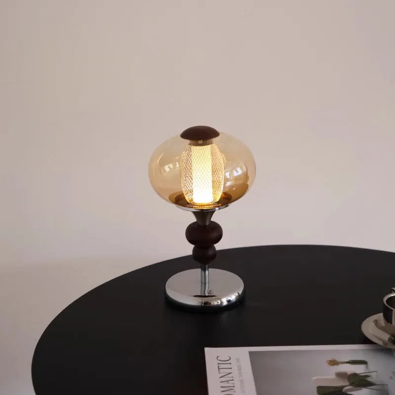 Solid wood palace table lamp with retro design and USB rechargeable power