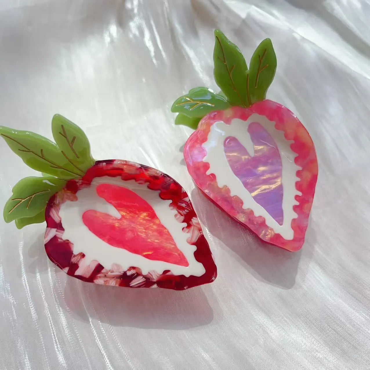 Love Honey Strawberry hairpin with pastoral style design in red or pink colour options
