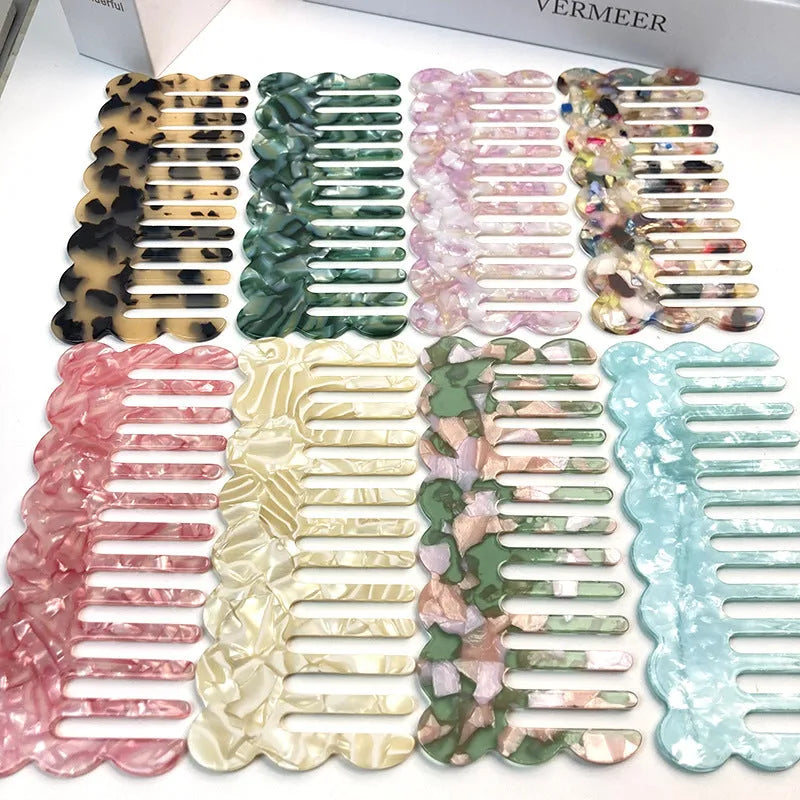 Geometric acetate hair comb with retro wave design in apricot colour