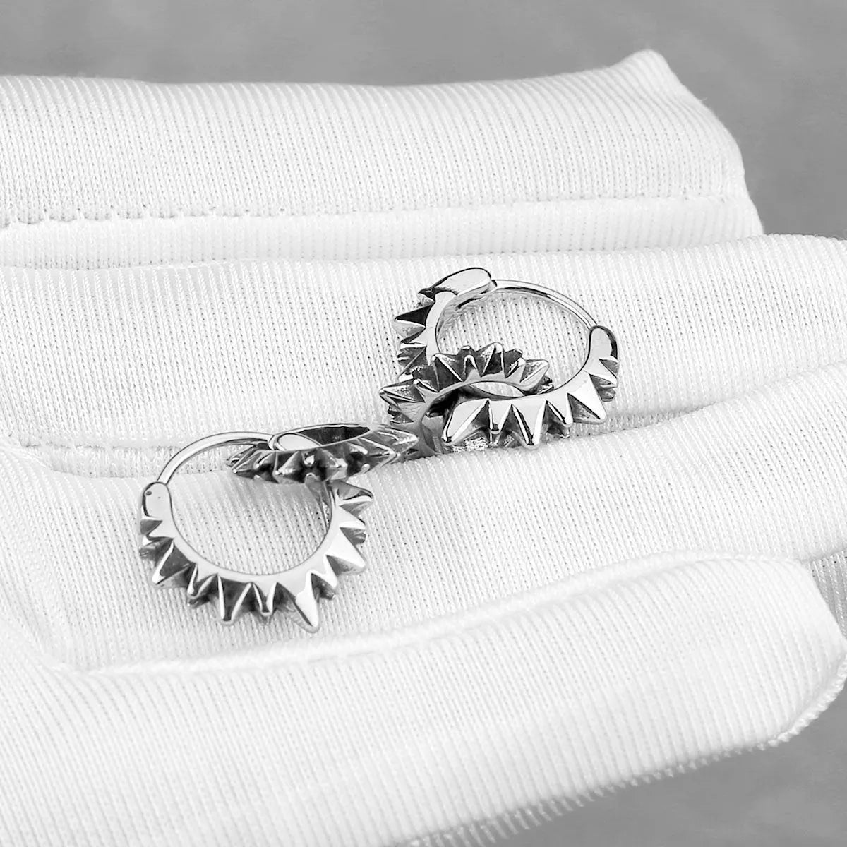 Stainless steel retro round hoop earrings with polished surface in steel colour