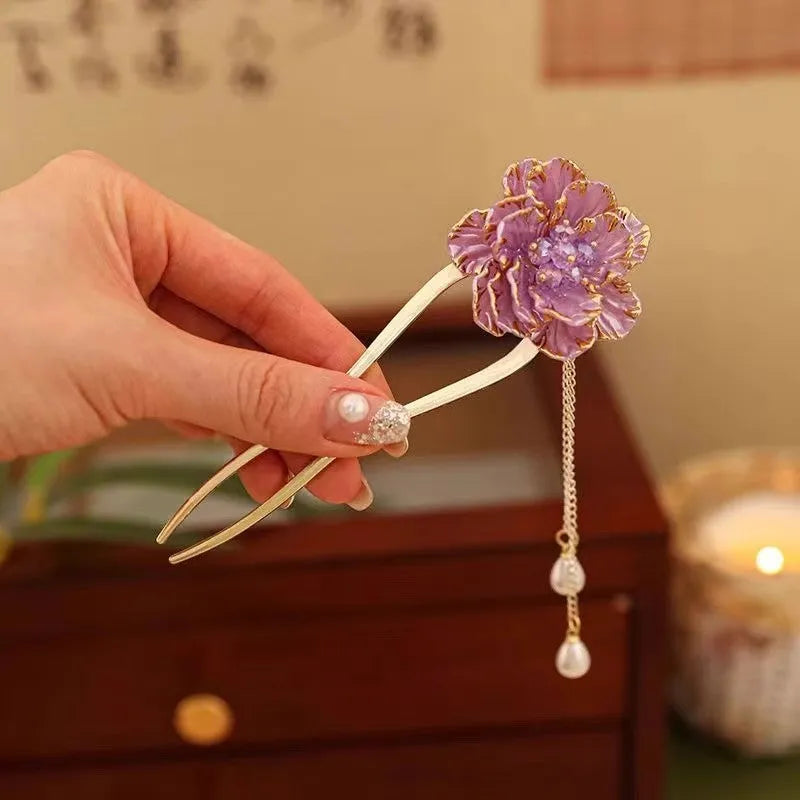 Purple and white peony flower U-shaped hairpin with tassel detailing on alloy construction