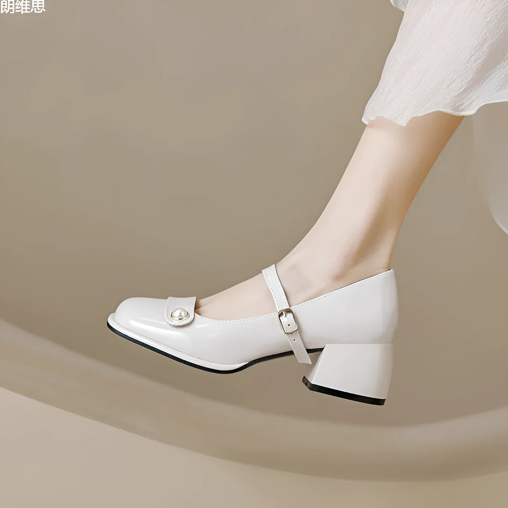 Women's patent leather hiking pumps with chunky heel and buckle closure in three colours