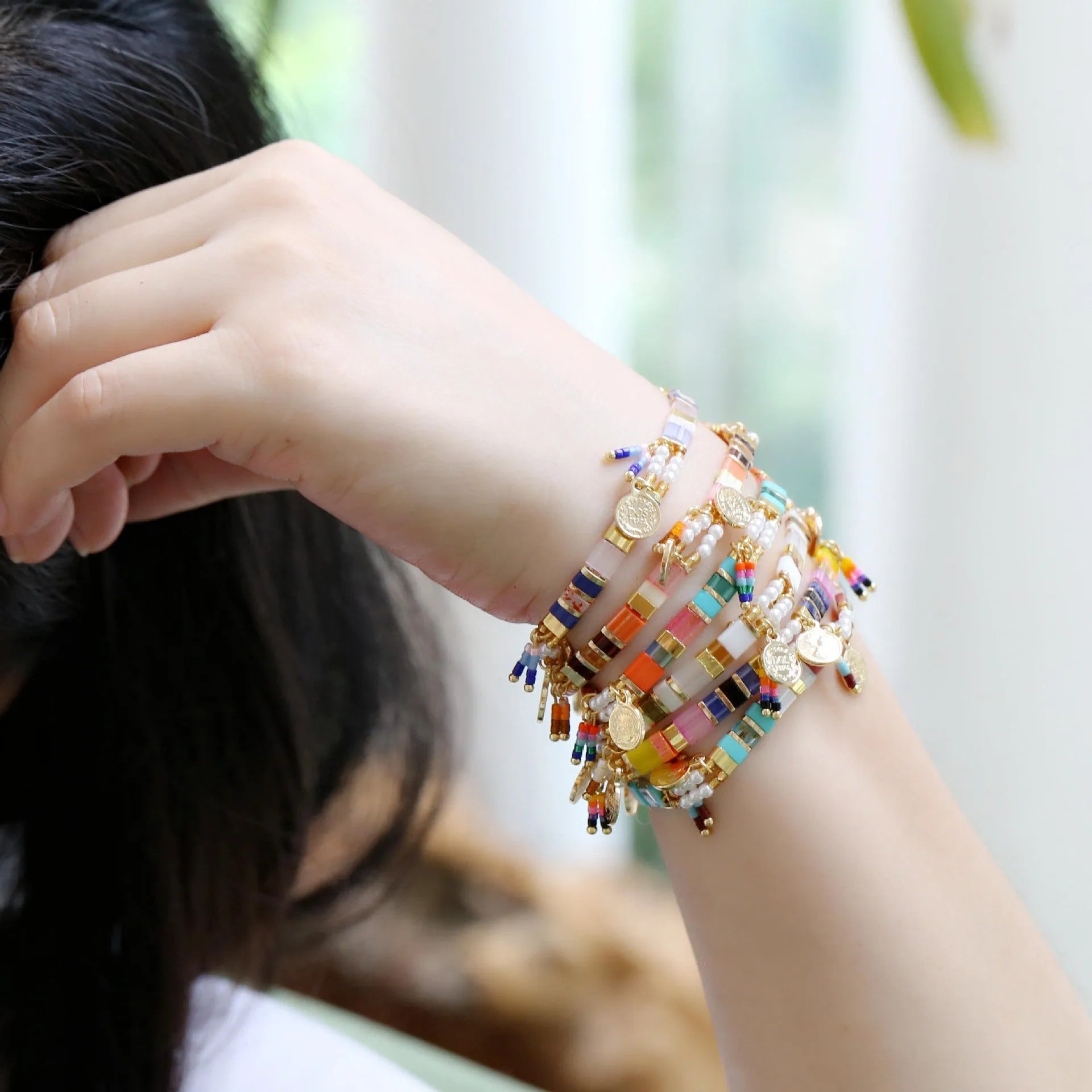 Women's handmade imitation pearl beaded bracelet in a European and American style, showing one of six available colour options.