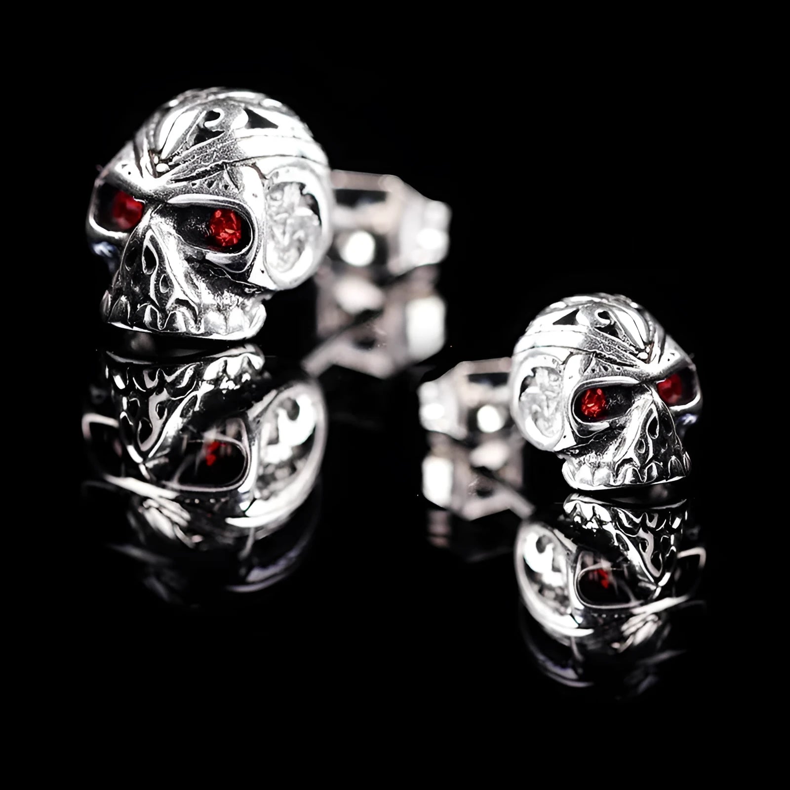 Red eye ghost head skull stud earrings with retro design and alloy construction