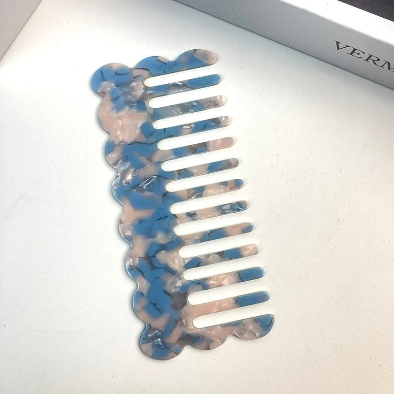 Geometric acetate hair comb with retro wave design in apricot colour