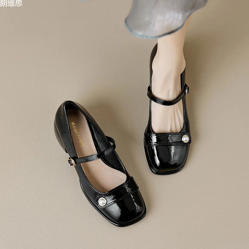 Women's patent leather hiking pumps with chunky heel and buckle closure in three colours