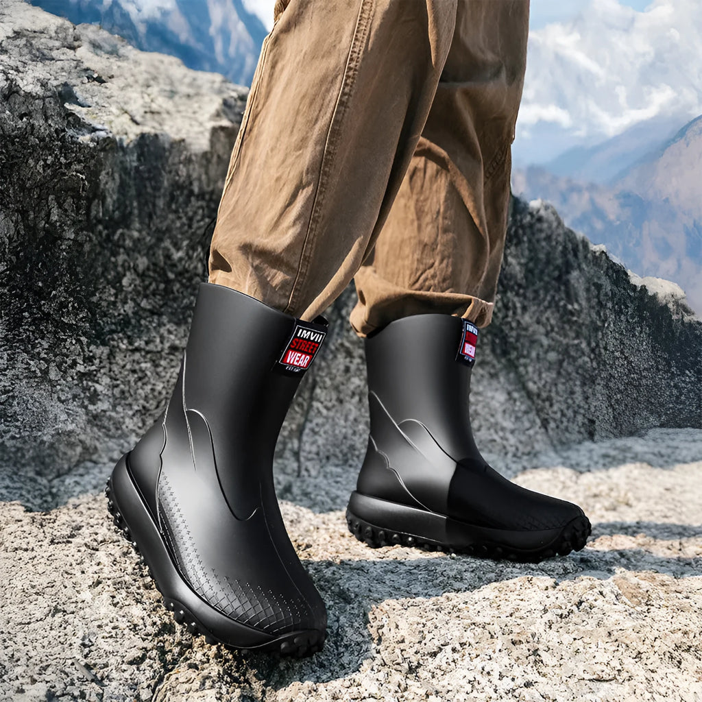 Men's PVC rain boots in four colours with waterproof upper and non-slip plastic sole