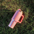 Large stainless steel vacuum insulation cup with gradient colour options showing thermal insulation design