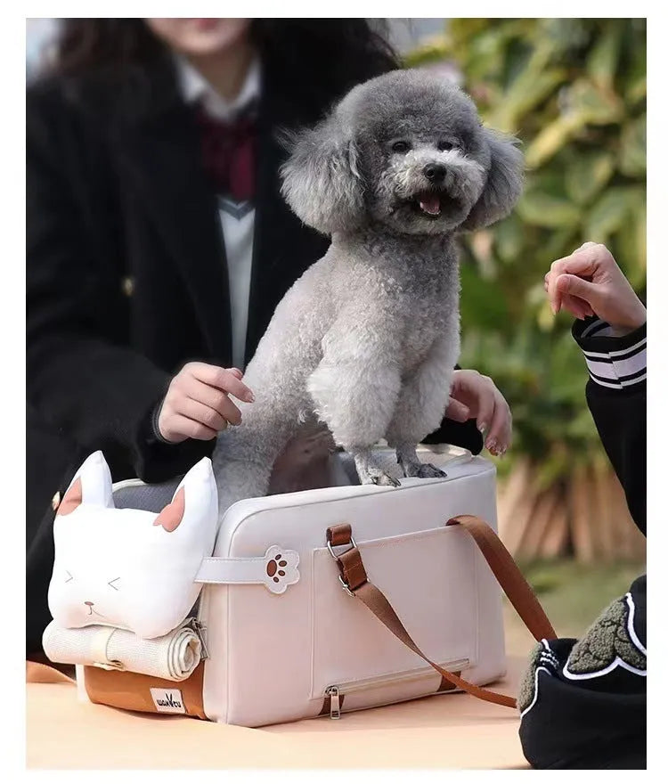 Beige hard-sided pet flight case with one shoulder strap, dimensions 43x25x22.5cm.