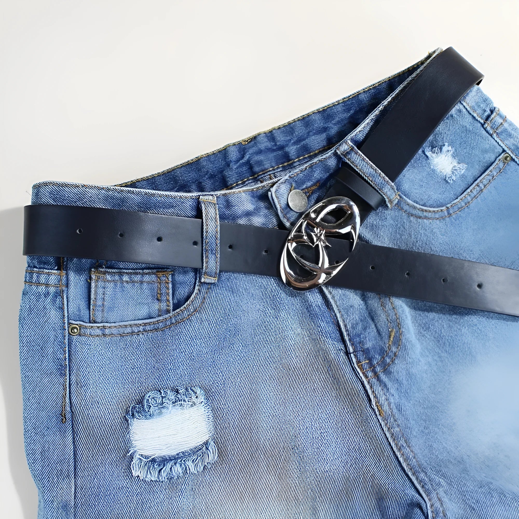 Silver buckle casual belt with PU leather strap and snap button closure