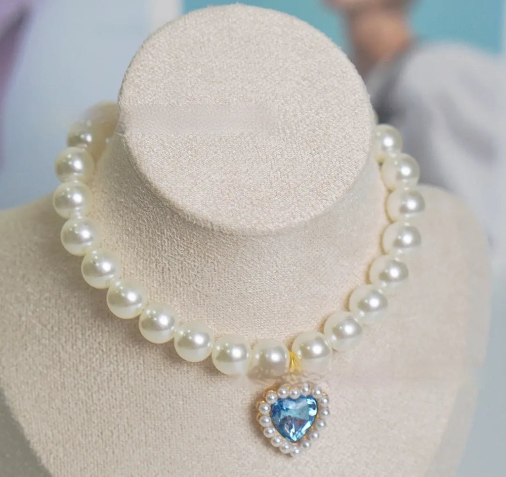 Cat collar with plastic heart charm in blue, shown alongside pink, green, purple, transparent and sapphire blue colour options