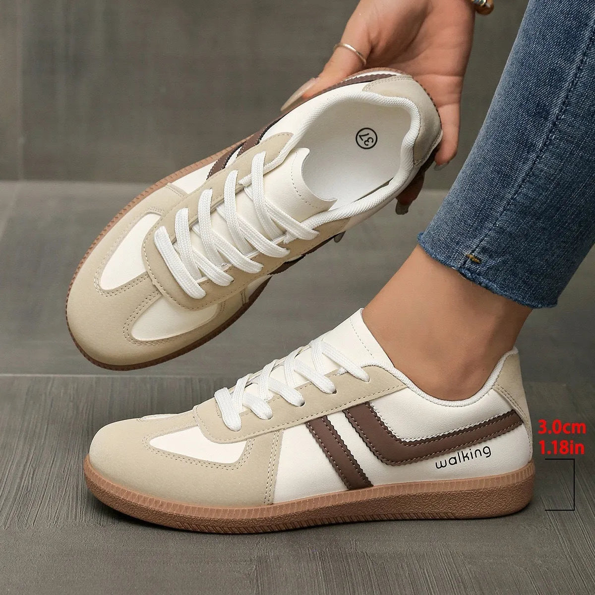 Women's retro casual training sneakers in a low-top style with a lace-up front and round toe.