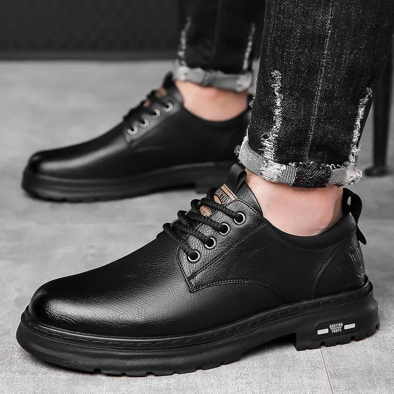 Men's retro casual shoes in black with round toe and visible stitching detail