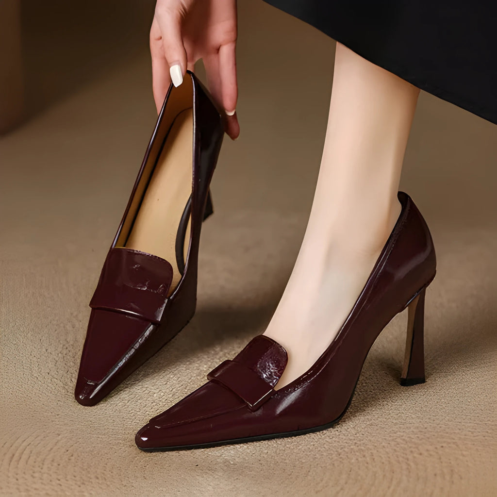 Women's pointed-toe leather stiletto heels in black with 7cm heel