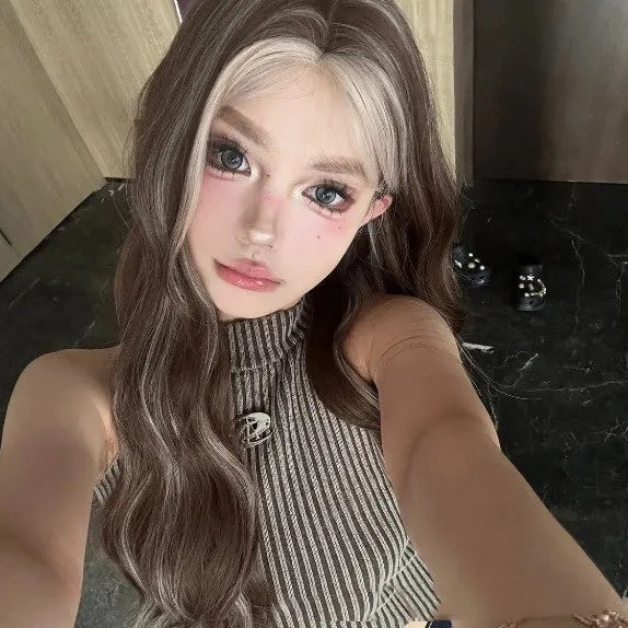 Long curly synthetic wig with grey golden highlights and high temperature fibre construction