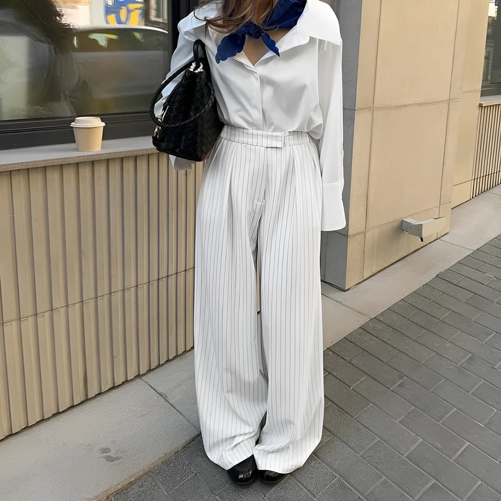 White striped wide-leg commuting trousers with zipper closure on mannequin