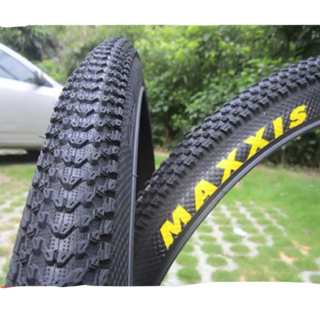 Mountain bike tyre with ultralight puncture-proof construction for 26, 27.5, and 29-inch wheels