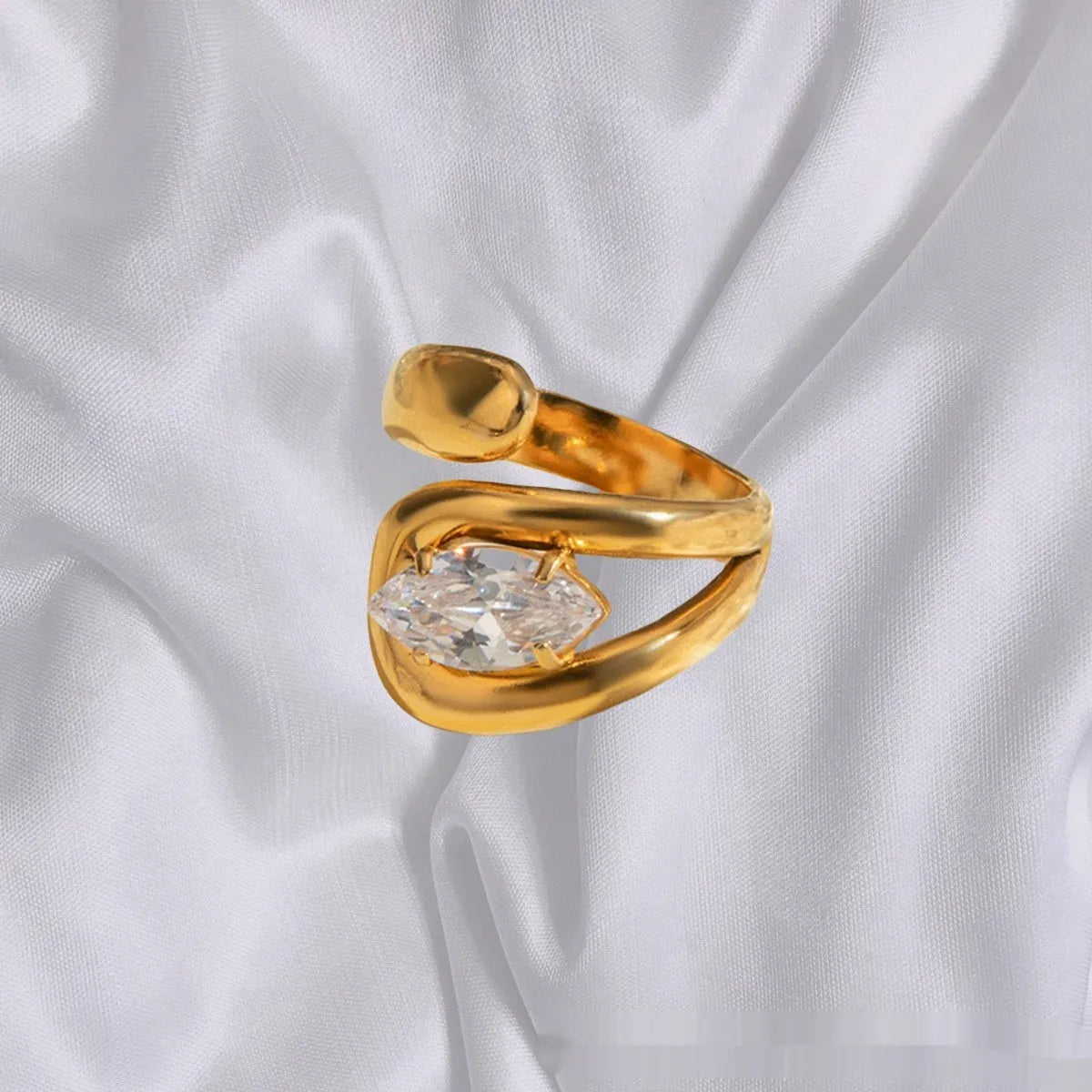 Geometric line stainless steel ring with electroplated finish in light luxury ins style, shown in colour JDRW2405007