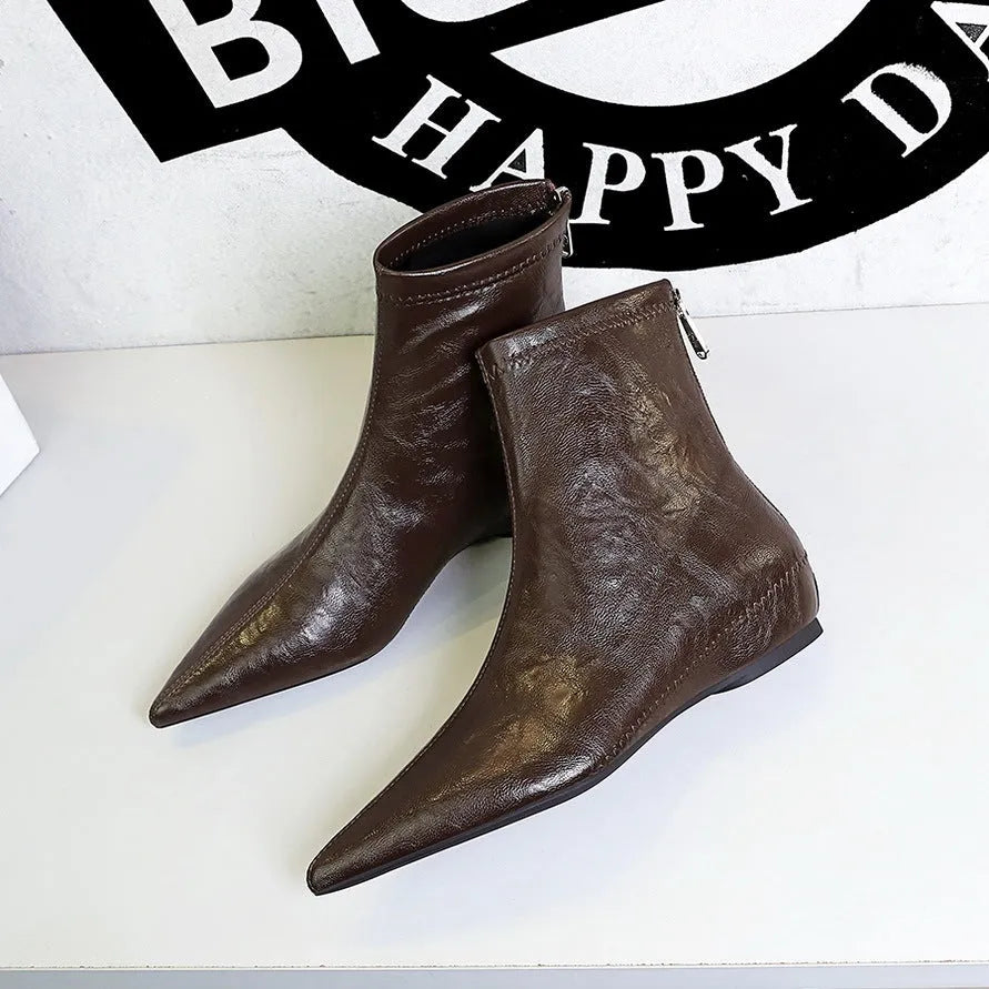 Retro women's wedge boots with hidden heel 3-5cm in black with velvet lining, rubber sole, low tube shaft