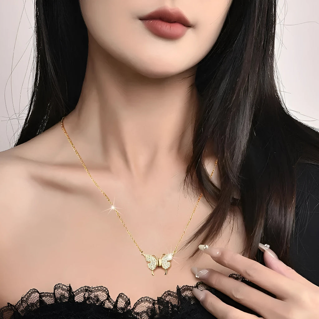 Women's magnetic snap butterfly necklace with twisted chain in gold or silver colour