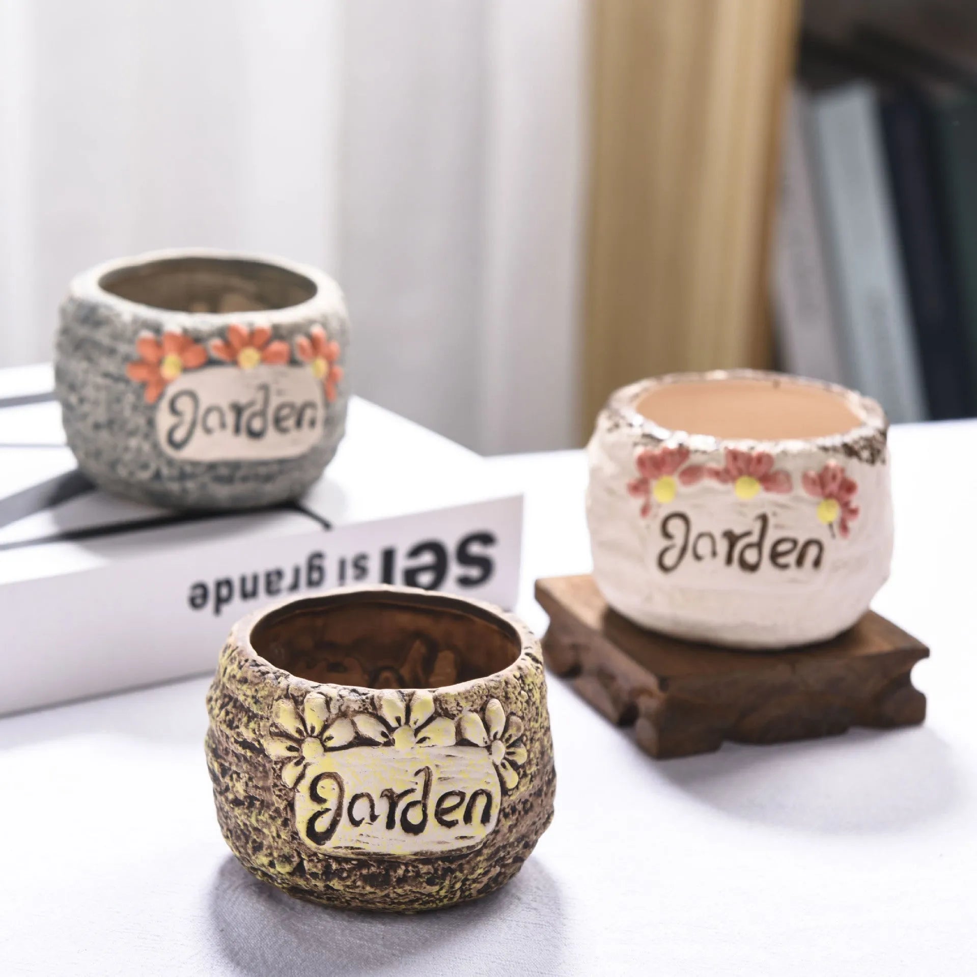 Stoneware breathable small-caliber succulent flower pot with painted finish