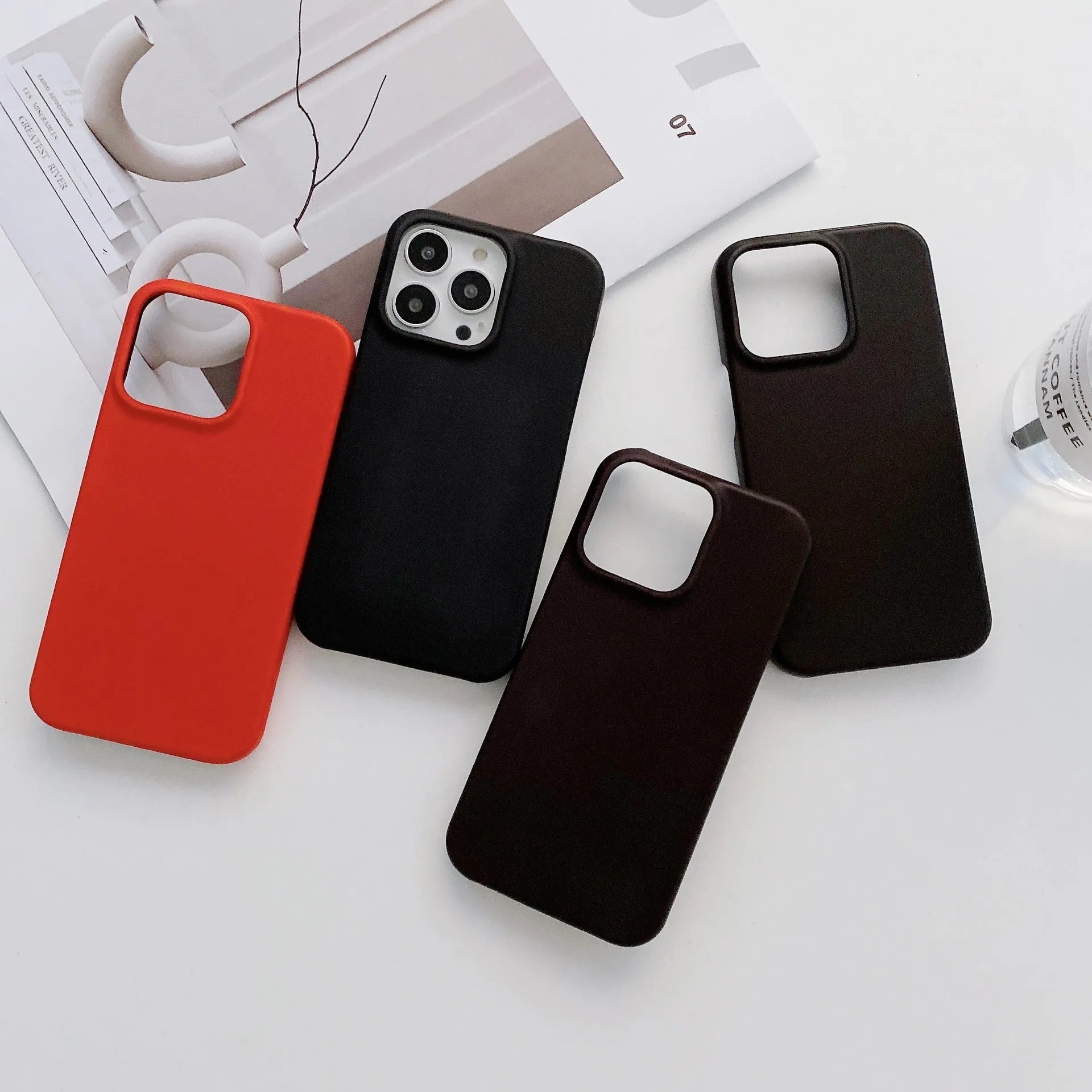 Heat-sensitive colour-changing PC phone case for iPhone with inner velvet half-wrap, red to orange transition