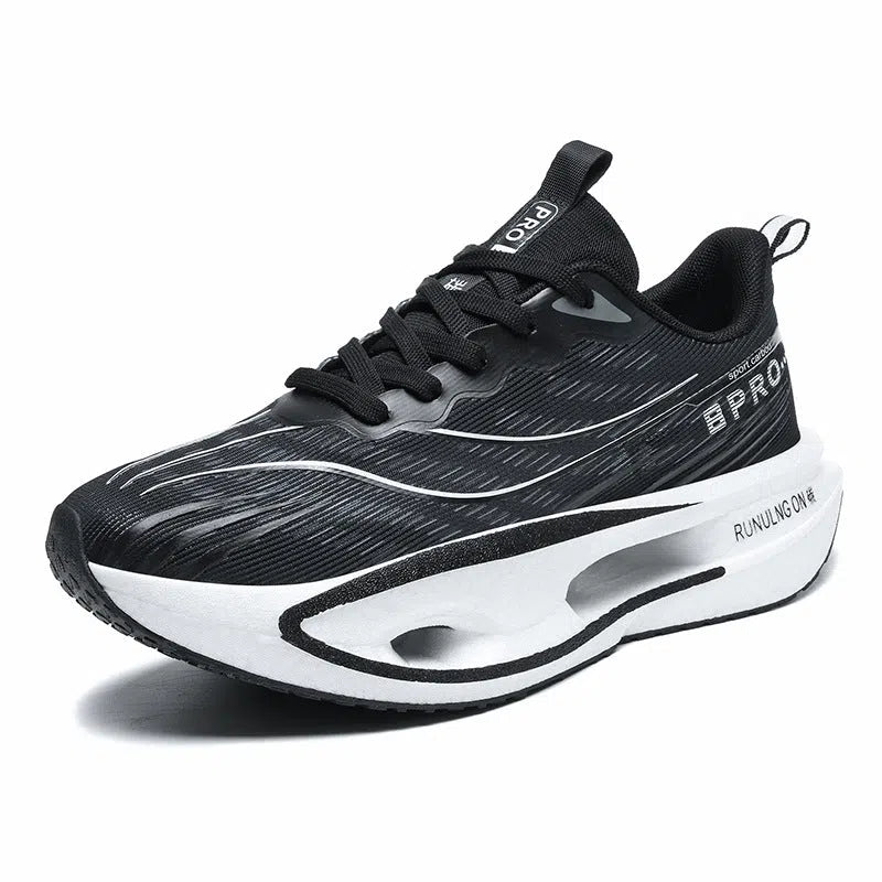 Men's breathable mesh sports shoes in black and white with front lacing and low-top MD sole