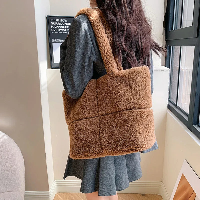 Women's plush furry tote bag 42x30x16cm in solid colour single shoulder handbag winter accessory