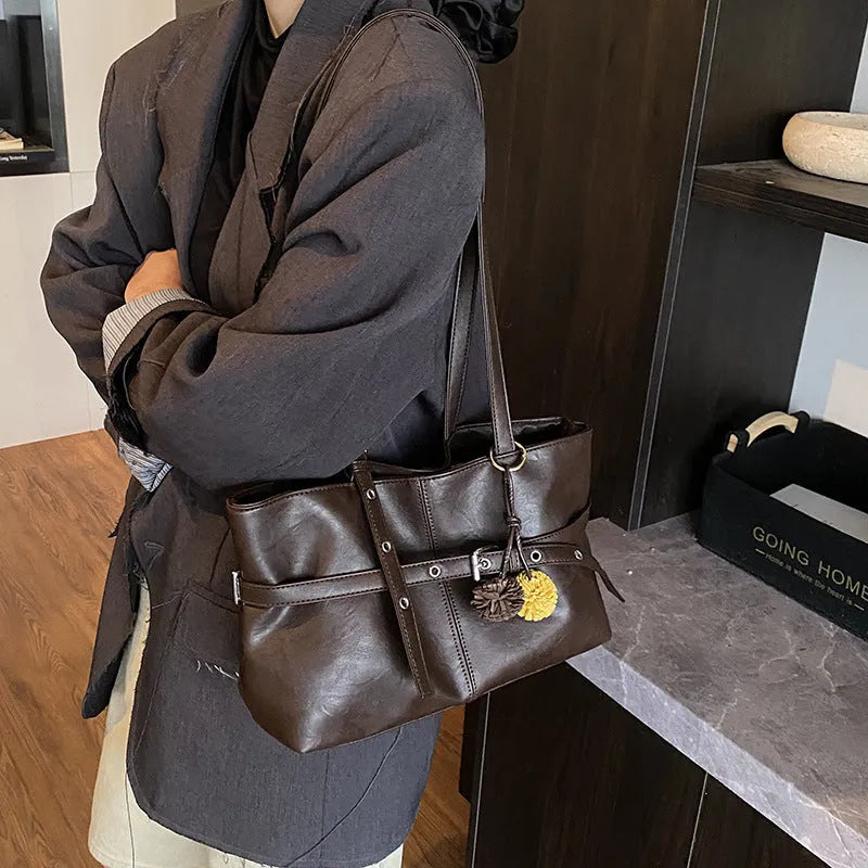 One-shoulder underarm retro commuter tote bag in Black PU with spliced detail and pendant