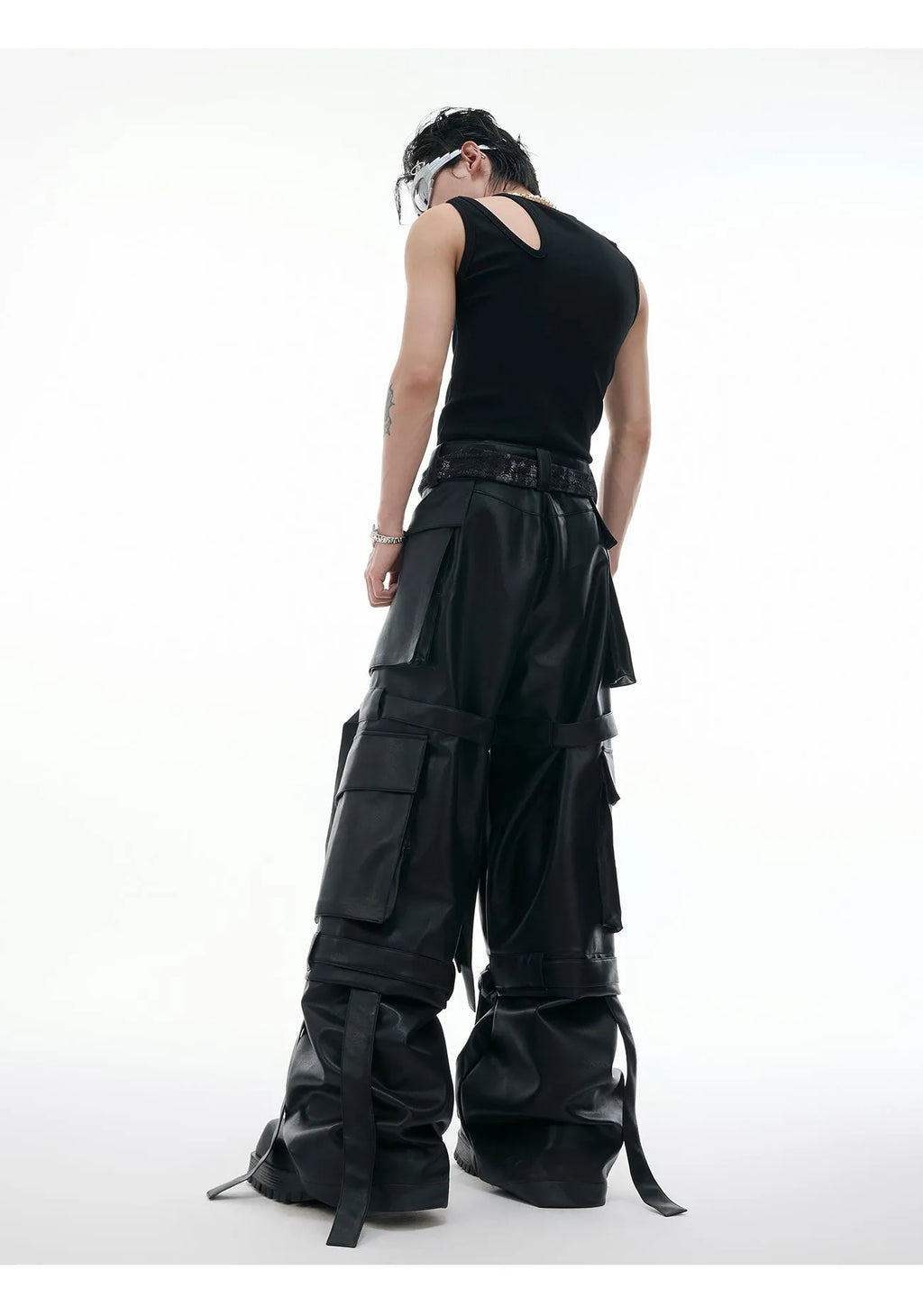 Black loose retro quilted pants with multiple pockets and stitching ribbon details