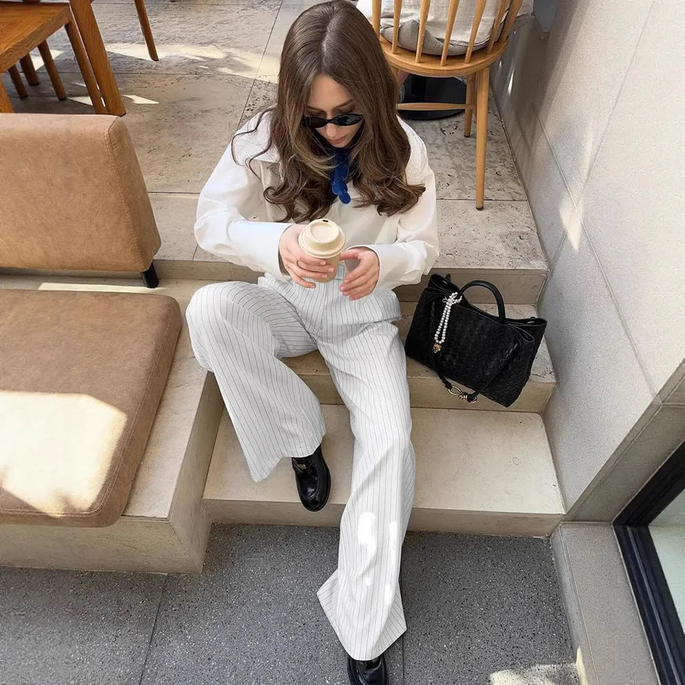 White striped wide-leg commuting trousers with zipper closure on mannequin