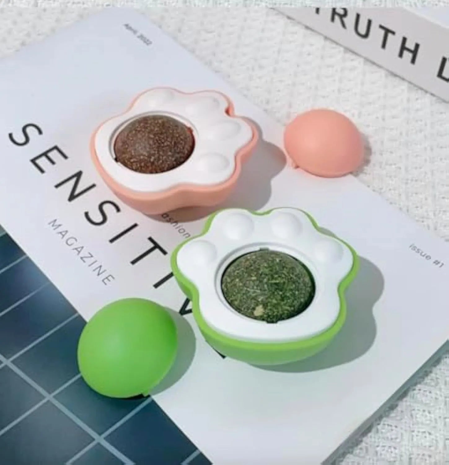 Three coloured catnip balls with edible vine surface for dental cleaning, 45mm diameter