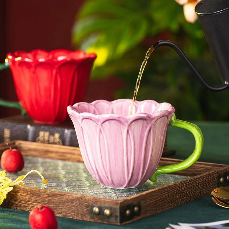 Ceramic breakfast cup with floral pastoral pattern and 500ml capacity