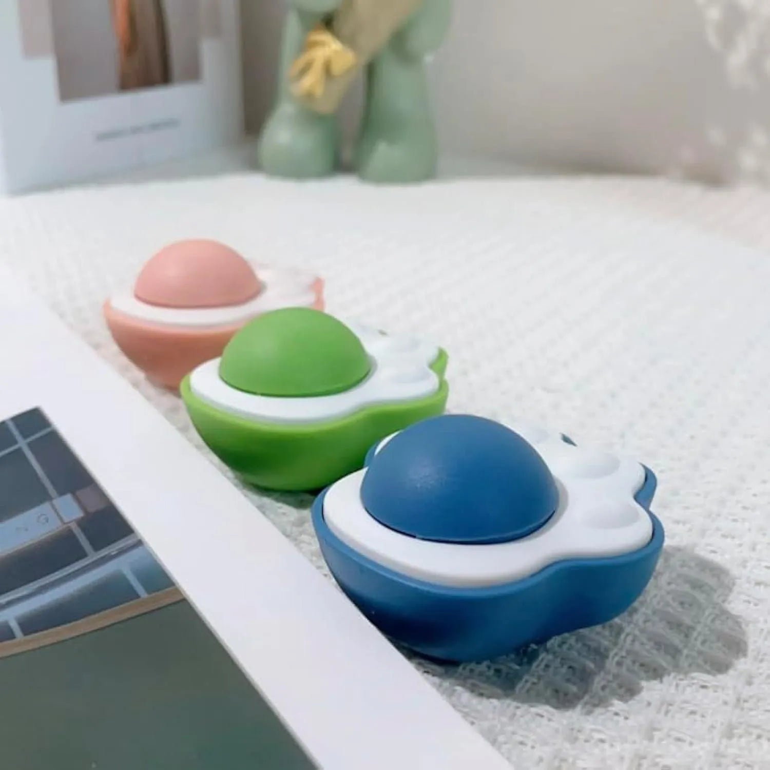 Three coloured catnip balls with edible vine surface for dental cleaning, 45mm diameter