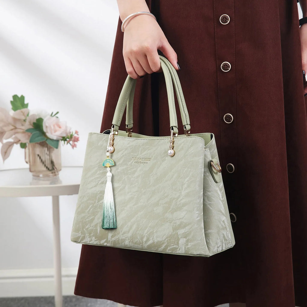 Women's urban simplicity shoulder bag in horizontal square shape with slit pocket, available in black, red, green, or beige