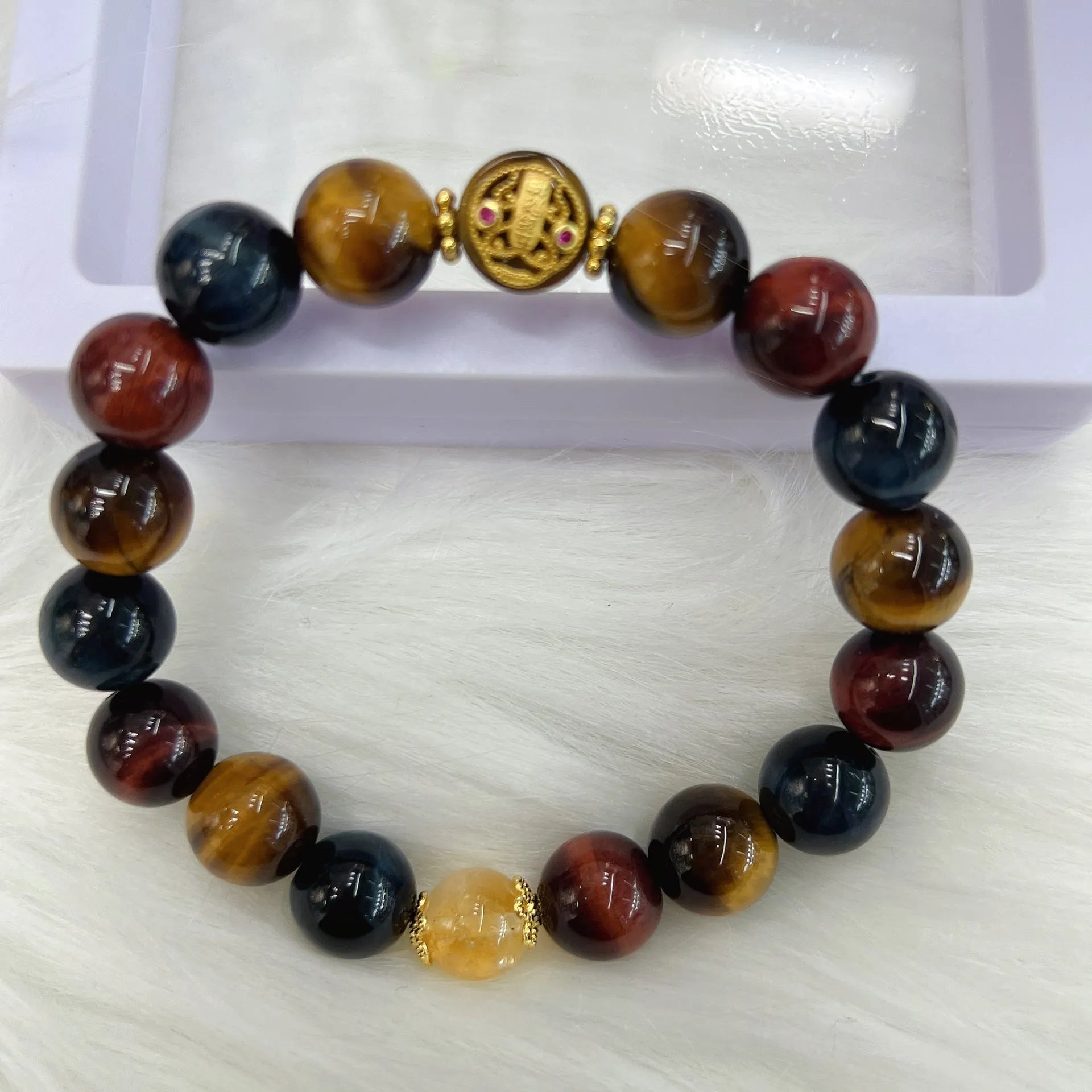 Natural tiger eye stone round beads on a Maillard chain bracelet, 18cm long.