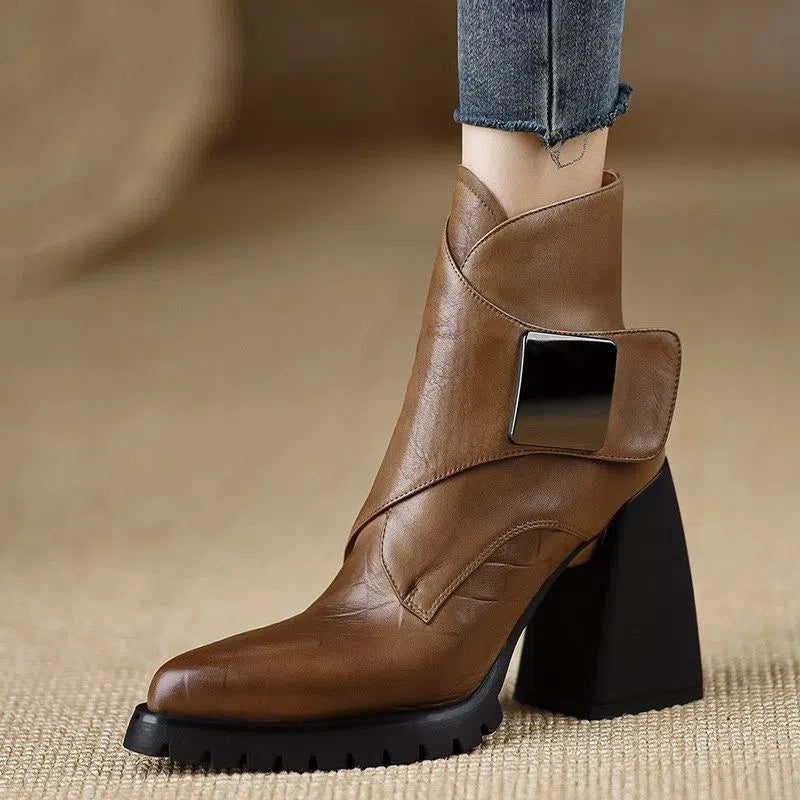 Retro soft sole chunky heel ankle boots for women with velvet lining and Velcro fastening