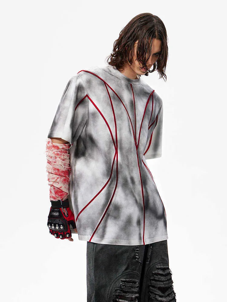 Padded shoulder T-shirt with three-dimensional line patchwork design on short sleeve round neck top
