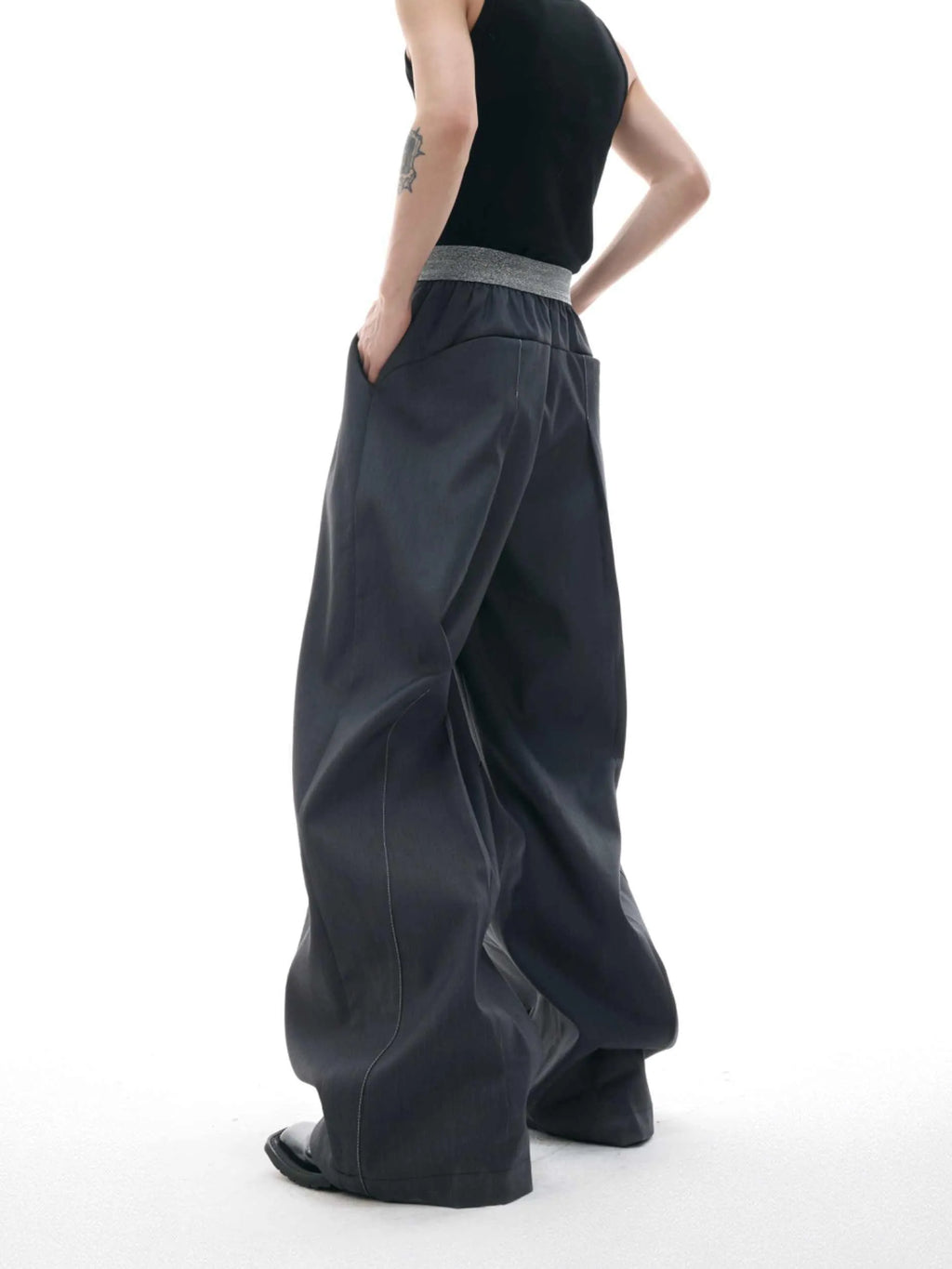 High waist straight-leg suit trousers with button open line design in black or grey colour