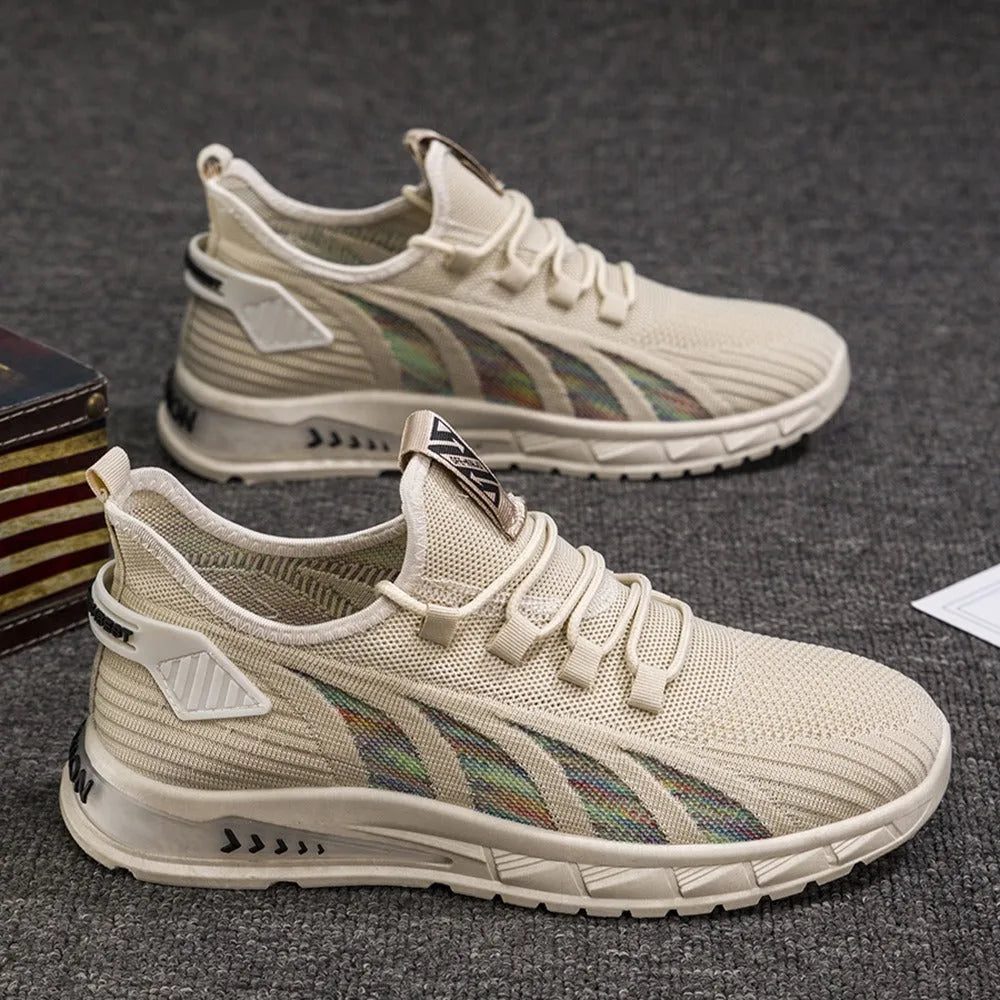 Lightweight low-top sneaker in mesh with stripe pattern and flat plastic sole.