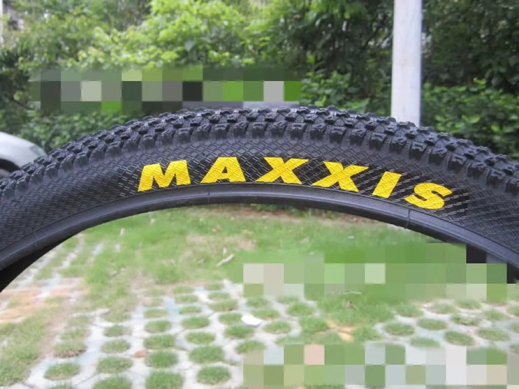 Mountain bike tyre with ultralight puncture-proof construction for 26, 27.5, and 29-inch wheels