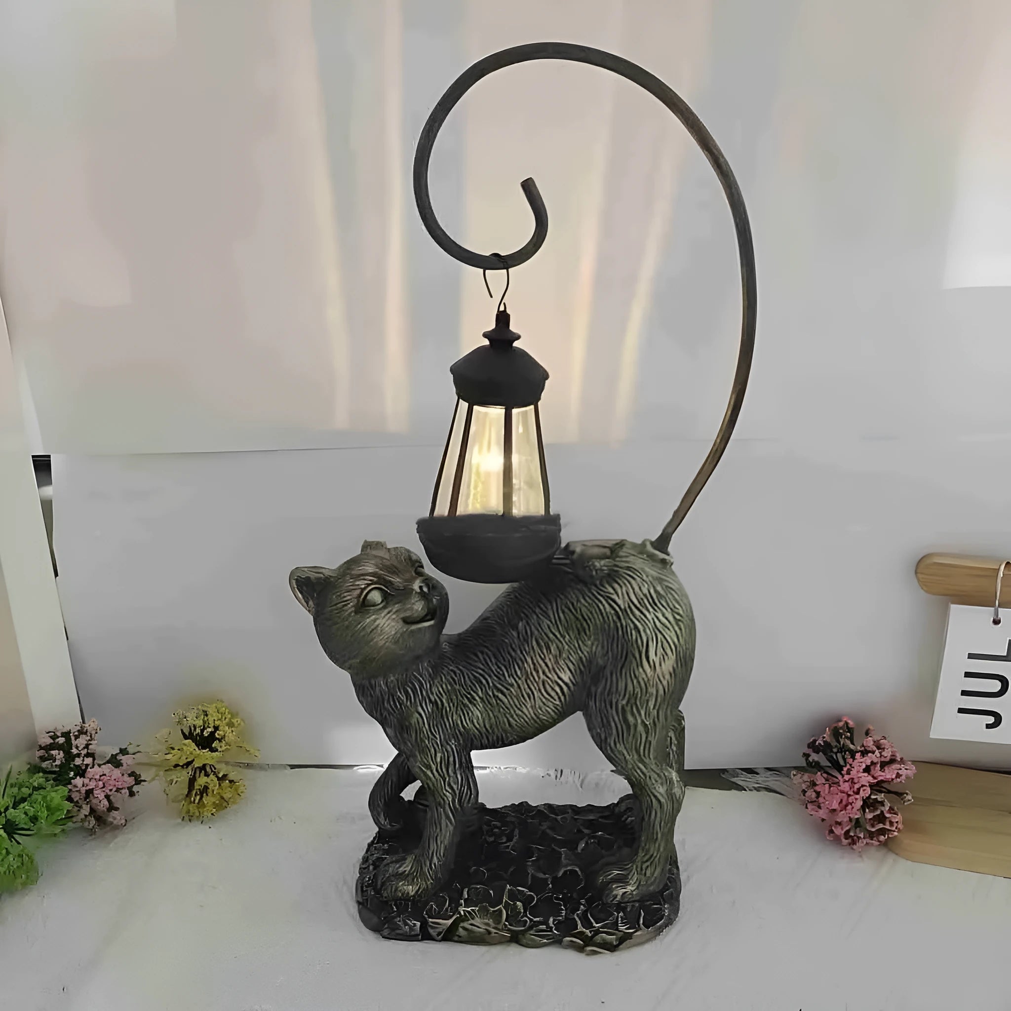 Resin cat solar garden lamp in bronze colour for courtyard and garden decoration
